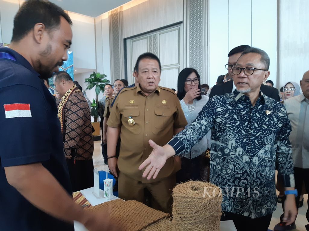 Menteri Perdagangan Zulkifli Hasan menghadiri acara pembukaan Pertemuan Tingkat Menteri International Coconut Community (ICC) di Bandar Lampung, Selasa (5/12/2023). Pertemuan tingkat menteri dari negara-negara anggota ICC itu mendorong pengembangan industri kelapa berkelanjutan.