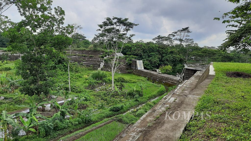 Dam Sabo Bronggang di Desa Argomulyo, Kecamatan Cangkringan, Sleman, DI Yogyakarta, Selasa (5/12/2023). Infrastruktur ini untuk membendung jika terjadi aliran banjir lahar hujan dari hulu Kali Gendol di Gunung Merapi.