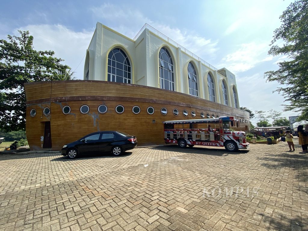 Masjid Safinatun Najah di Kelurahan Podorejo, Kecamatan Ngaliyan, Kota Semarang, Jawa Tengah, Sabtu (2/4/2022).
