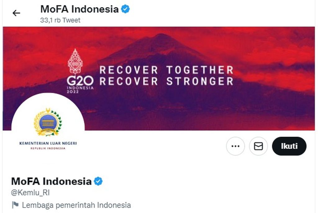 Tangkapan layar media sosial Twitter yang menyertakan label Lembaga Pemerintah Indonesia disematkan Twitter di akun resmi Kementerian Luar Negeri.