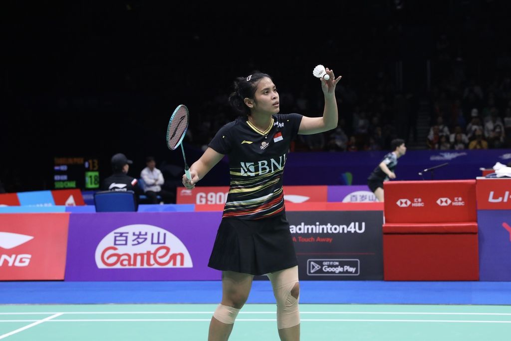 Setelah menjuarai turnamen Kumamoto Masters di Jepang, Gregoria Mariska Tunjung tampil di China Masters. Dia memenangi babak pertama atas Busanan Ongbamrungphan (Thailand) 21-16, 21-10 di Shenzhen Bay Gymnasium, Rabu (22/11/2023).