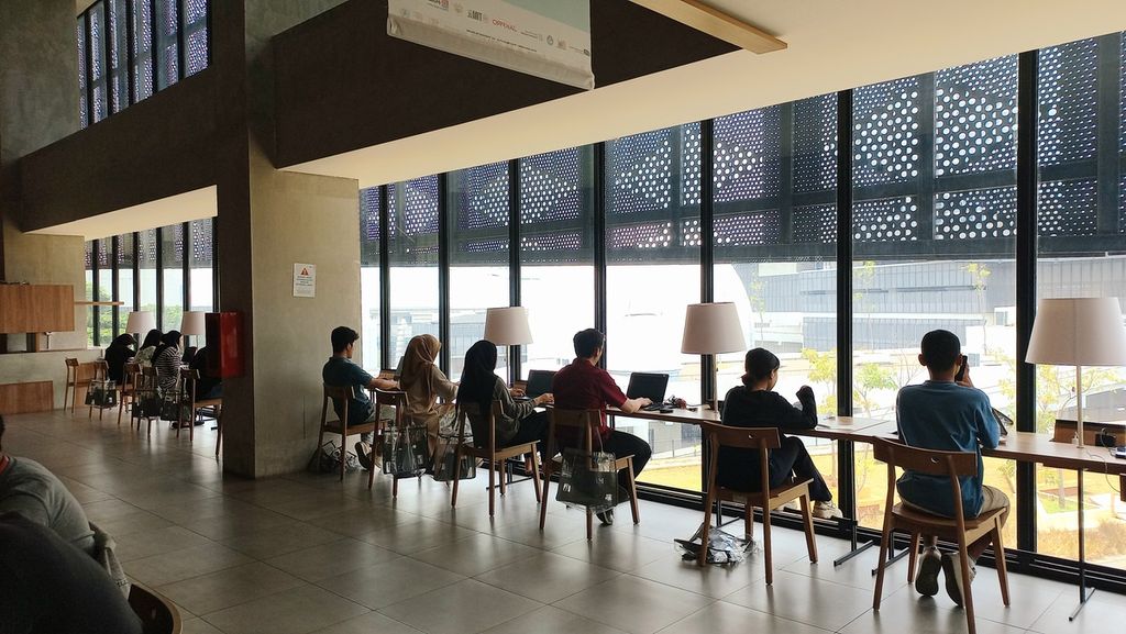 Area<i> coworking space</i> di Perpustakaan Cikini, Taman Ismail Marzuki, Jakarta Pusat.