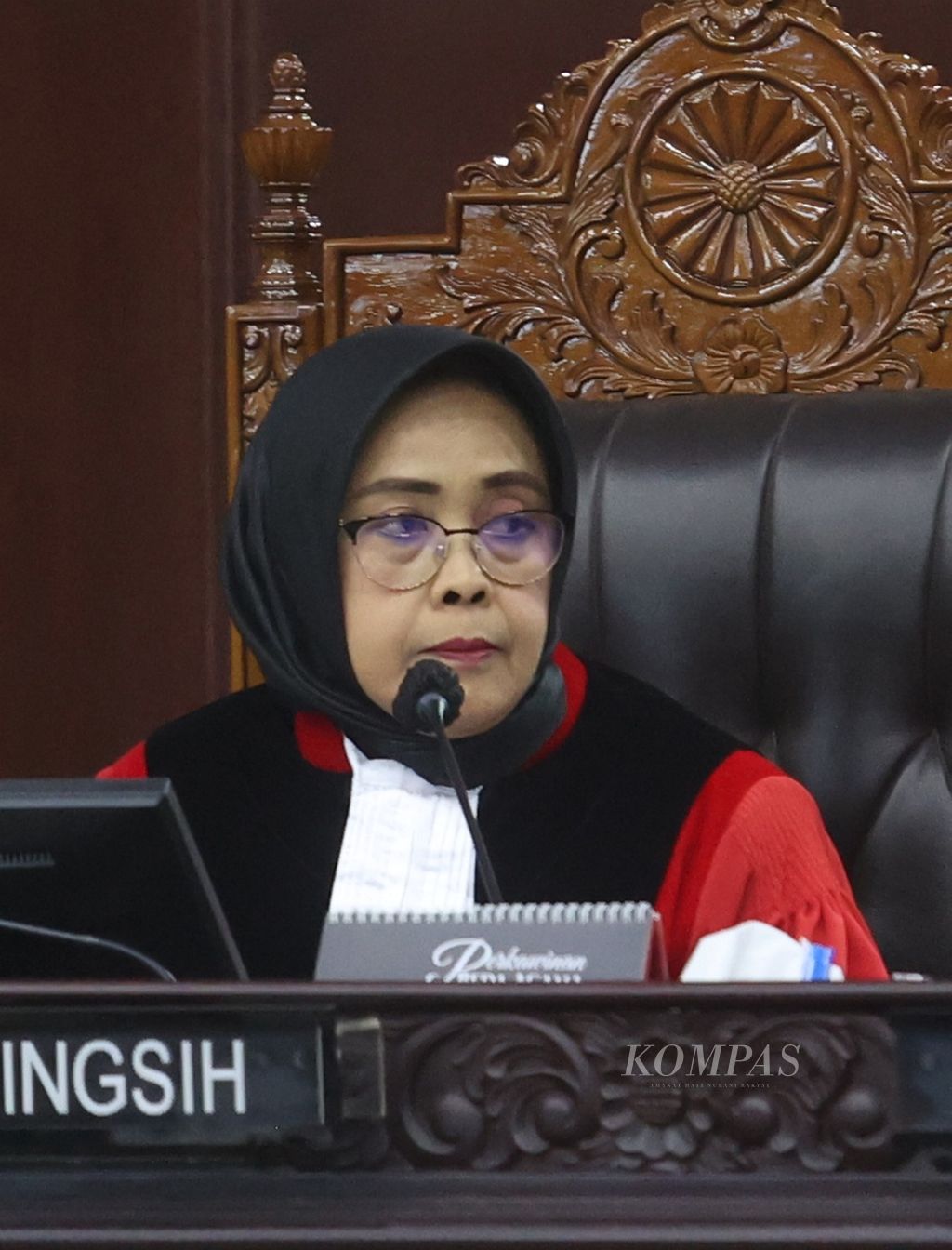 Hakim Konstitusi Enny Nurbaningsih mengikuti sidang pembacaan putusan perselisihan hasil pemilihan umum Pilpres 2024 di Mahkamah Konstitusi, Jakarta, Senin (22/4/2024). 