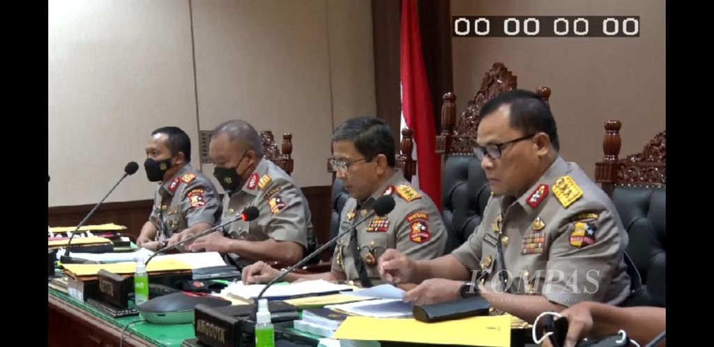 Tangkapan layar Komisi Kode Etik Profesi Polri yang melakukan sidang etik terhadap Inspektur Jenderal Ferdy Sambo, Jumat (26/8/2022) dini hari.