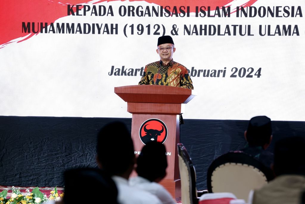 Sekretaris Umum Pimpinan Pusat Muhammadiyah Abdul Mu’ti menyampaikan sambutan dalam acara tasyakuran penerimaan penghargaan Zayed Award for Human Fraternity 2024 di Masjid At-Taufiq, Jakarta, Minggu (11/2/2024). 