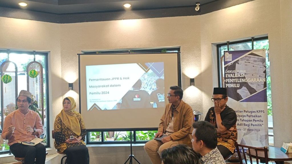 Diskusi "Evaluasi Penyelenggaraan Pemilu Serentak 2024: Kematian Petugas KPPS dan Upaya Perbaikan Sistem Tahapan Pemilu yang Adil bagi Pemilih" yang diselenggarakan Komnas HAM, Kementerian Kesehatan, dan Jaringan Pendidikan Pemilih untuk Rakyat, di Jakarta, Rabu (27/3/2024).