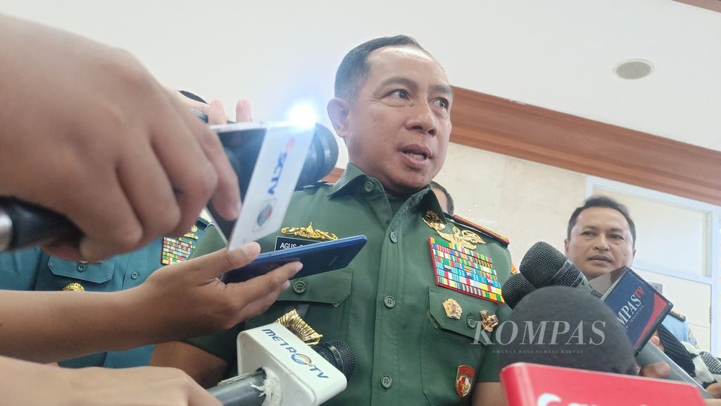 Panglima TNI Jenderal Agus Subiyanto seusai rapat kerja dengan Komisi I DPR di Kompleks Parlemen, Senayan, Jakarta, Rabu (10/7/2024).