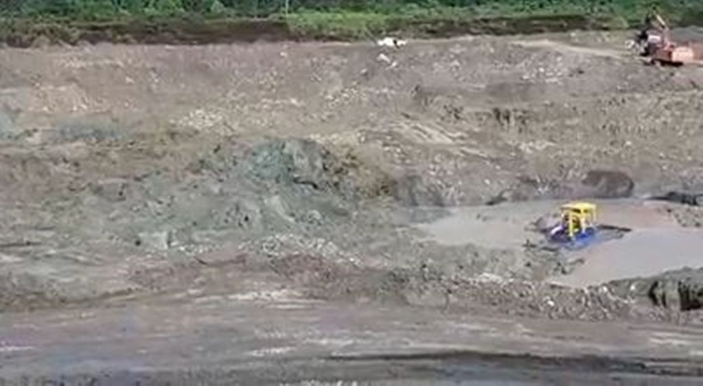 Tangkapan layar video yang merekam kejadian saat longsor mirip likuefaksi di area tambang batubara di Tana Tidung, Kalimantan Utara, Selasa (29/10/2019).