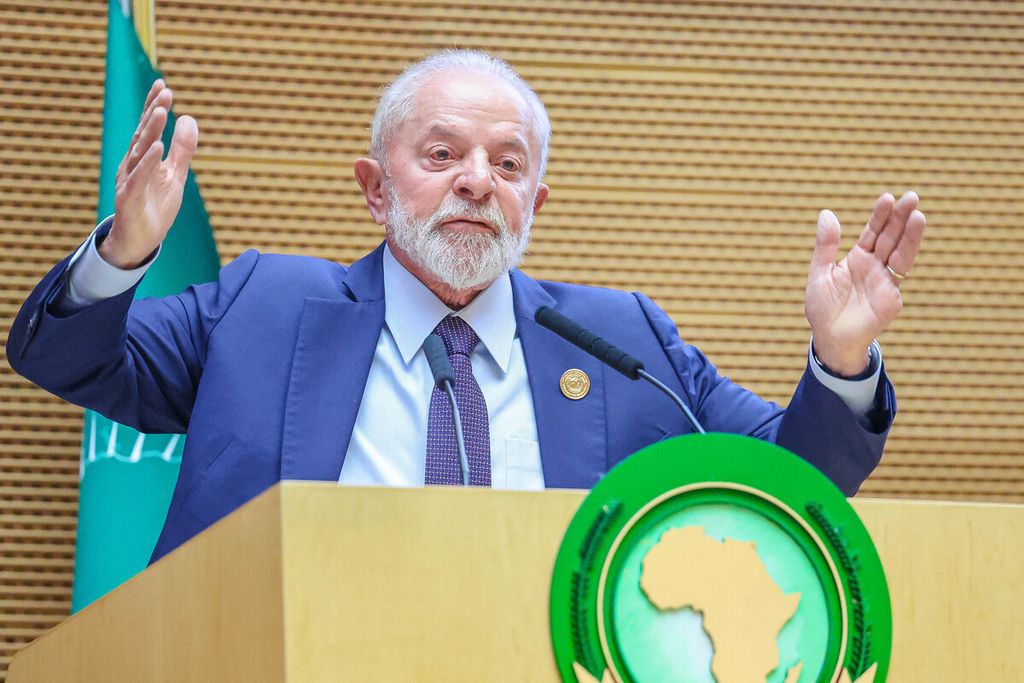 Presiden Brasil Luiz Inacio Lula da Silva berpidato pada upacara pembukaan KTT Uni Afrika di Addis Ababa, Etiopia, 17 Februari 2024. 