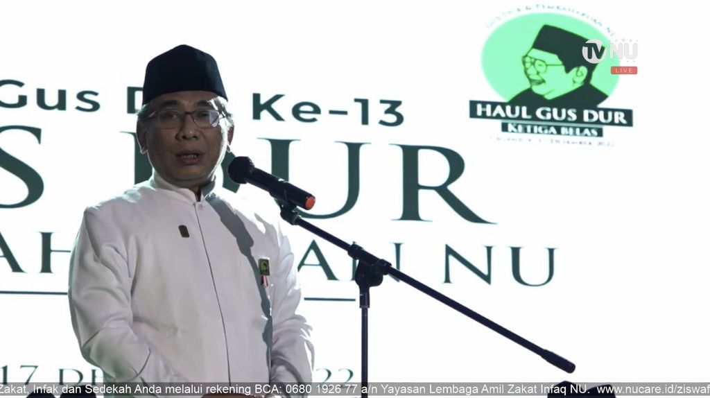 Ketua Umum PBNU KH Yahya Cholis Staquf memberikan tausiyah saat peringatan haul ke-13 Gus Dur di Jakarta, Sabtu (17/12/2022) malam. 