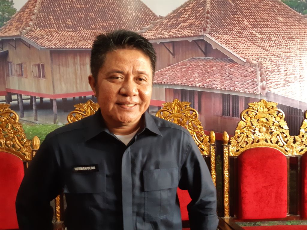 Gubernur Sumsel Herman Deru saat berbicara dengan awak media di Palembang, Selasa (28/1/2020). Herman mengingatkan agar warga lebih berhati-hati bepergian ke negara terjangkit virus korona.