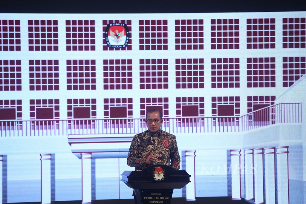 Chairman of the General Elections Commission Hasyim Asyari gives a speech at the launch of the 2024 election stages at the General Elections Commission, Tuesday (24/6/2022).