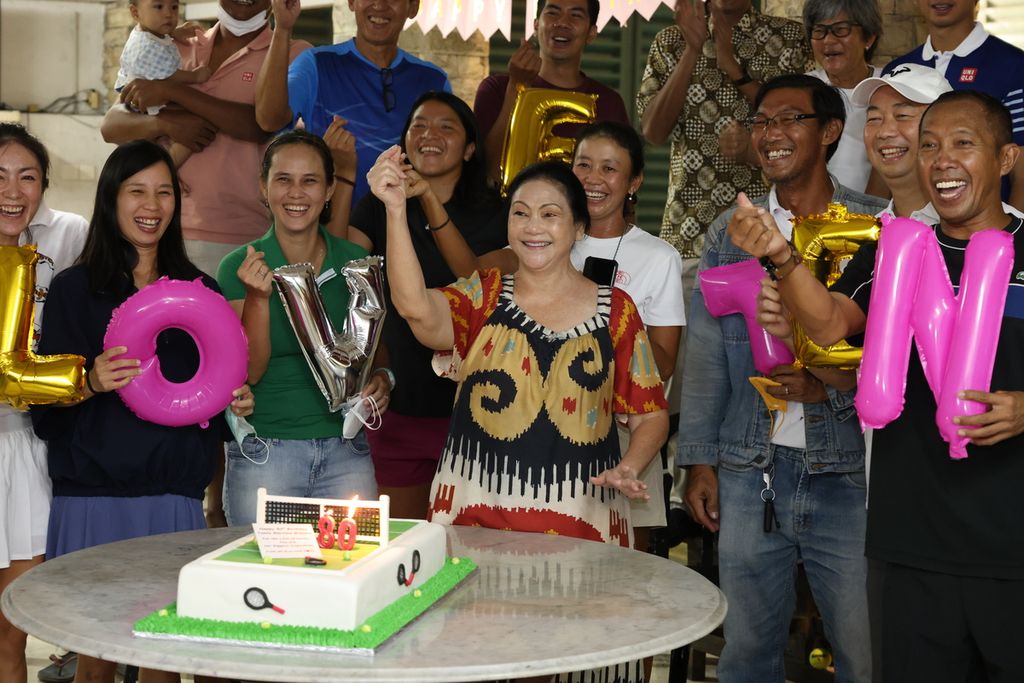 Mantan Ketua induk organisasi tenis (PB Pelti), Martina Widjaja merayakan hari ulang tahunnya ke-80, pada Jumat (26/8/2022) di kediamannya di Ragunan, Jakarta. Acara dimeriahkan dengan turnamen tenis dan peluncuran buku berjudul "For The Love of Tennis". 