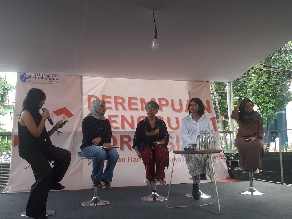 Pembicara diskusi Sextortion dan Korupsi di Sekitar Kita yang diselenggarakan Tranparency International Indonesia di Melawai, Kebayoran Baru, Jakata Selatan, Sabtu (11/3/2023).