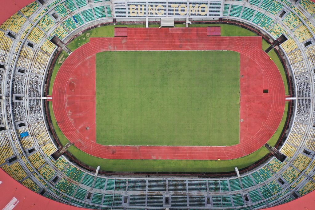 Foto dari udara Stadion Gelora Bung Tomo, Surabaya, Jawa Timur, saat kunjungan FIFA, Sabtu (25/2/2023), untuk penyelenggaraan Piala Dunia U-20. Surabaya termasuk dalam enam kota penyelenggara turnamen bersama Palembang, Jakarta, Bandung, Solo, dan Gianyar.