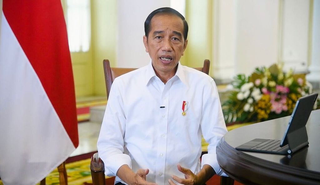 President Joko Widodo in his statement at the Bogor Presidential Palace on Tuesday, May 17, 2022. The government has decided to relax the policy on wearing masks for people who are active outdoors or in open areas.