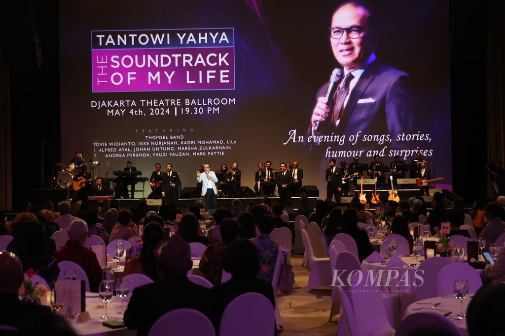 The atmosphere of the solo concert of the former Indonesian Ambassador to New Zealand, Tantowi Yahya, entitled &quot;The Journey of My Life&quot; in Jakarta, Saturday (4/5/2024). In this concert, Tantowi sang songs that colored his childhood with genres ranging from pop, <i>rock</i>, <i>country</i>, <i>disco,</i> to <i> broadway</i>. He also collaborated with Ikke Nurjanah, Yovie Widianto, and Lilo.