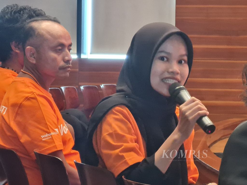  Nuria (20), salah satu anak dampingan WVI dari Sambas, Kalimantan Barat, semenjak duduk di sekolah dasar hingga tamat sekolah menengah kejuruan mendapat sponsor dari WVI. 
