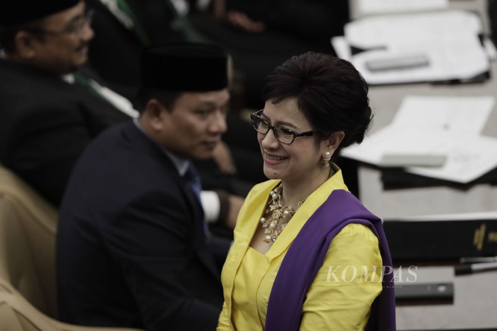 Anggota DPR Nurul Arifin saat hadir dalam pelantikan anggota DPR, DPD, dan MPR di Kompleks Parlemen, Senayan, Jakarta, Selasa (1/10/2019). 
