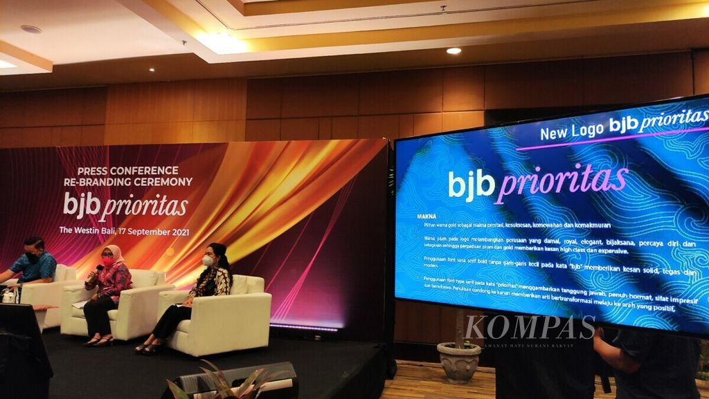 Bank Pembangunan Daerah Jawa Barat dan Banten (BJB) mengenalkan nama baru layanan prima bagi nasabah perorangan eksklusif Bank BJB, yakni BJB Prioritas. Peluncuran <i>re-branding </i>BJB Prioritas digelar di Nusa Dua, Badung, Bali, Jumat (17/9/2021).