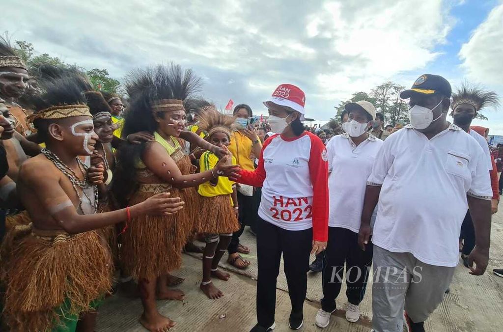 Peringatan Hari Anak Nasional 2022 di Agats, ibu kota Kabupaten Asmat, Papua Selatan, berlangsung meriah, Selasa (9/8/2022), dari pagi hingga petang. 