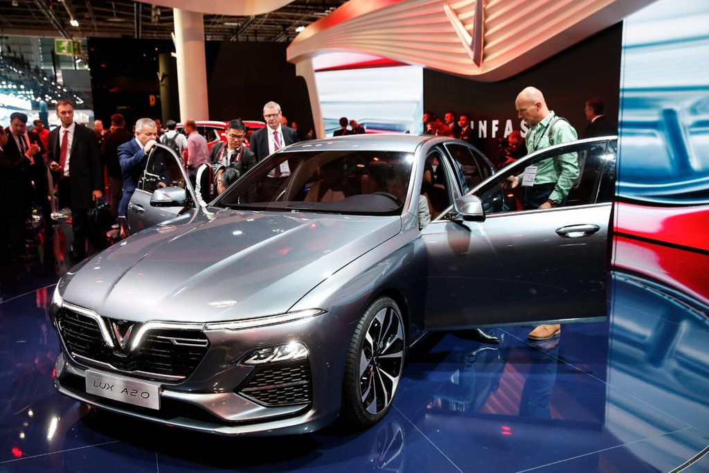 Sedan VinFast LUX A2.0 diperkenalkan dalam ajang Paris Motor Show di Paris, Perancis, 2 Oktober 2018. 