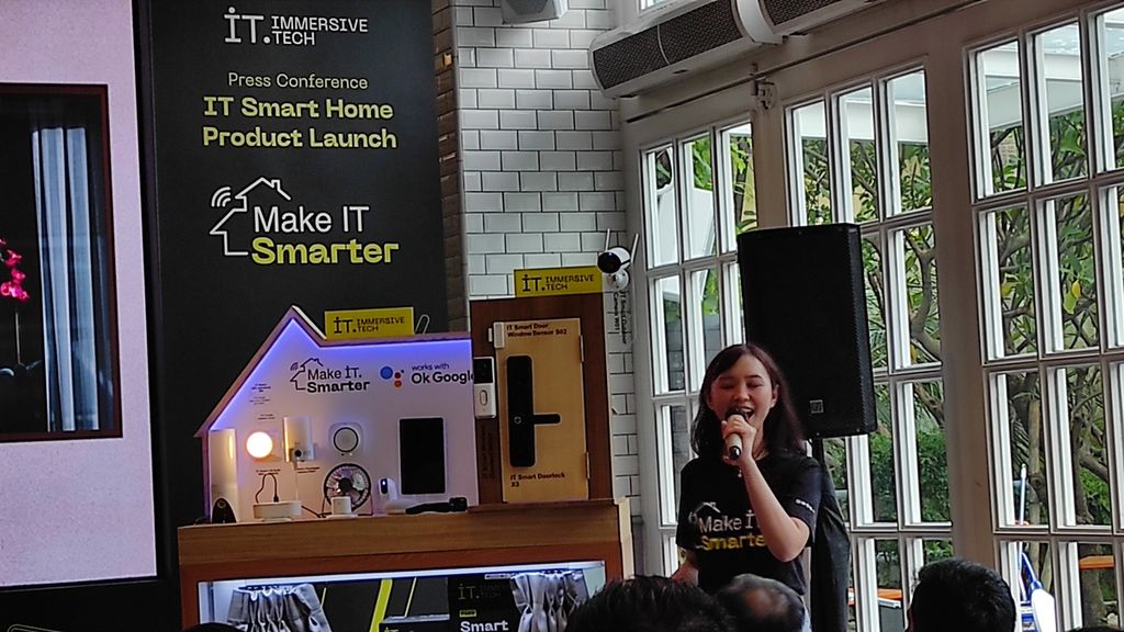 PT Erajaya Swasembada Tbk meluncurkan 20 jenis produk smart home IoT dengan merek Immersive Tech pada Agustus 2022, di Jakarta.