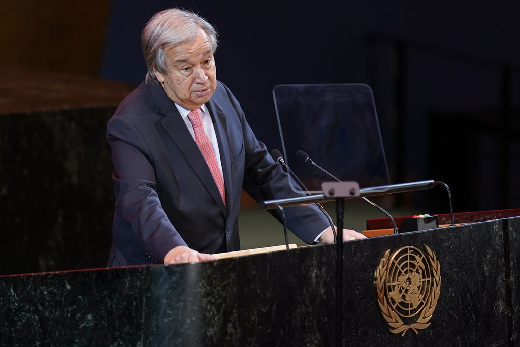 Sekretaris Jenderal PBB Antonio Guterres berpidato pada awal Pertemuan Puncak Transformasi Pendidikan di Kantor Pusat PBB di New York, Amerika Serikat, Senin (19/9/2022). (AP Photo/Seth Wenig)
