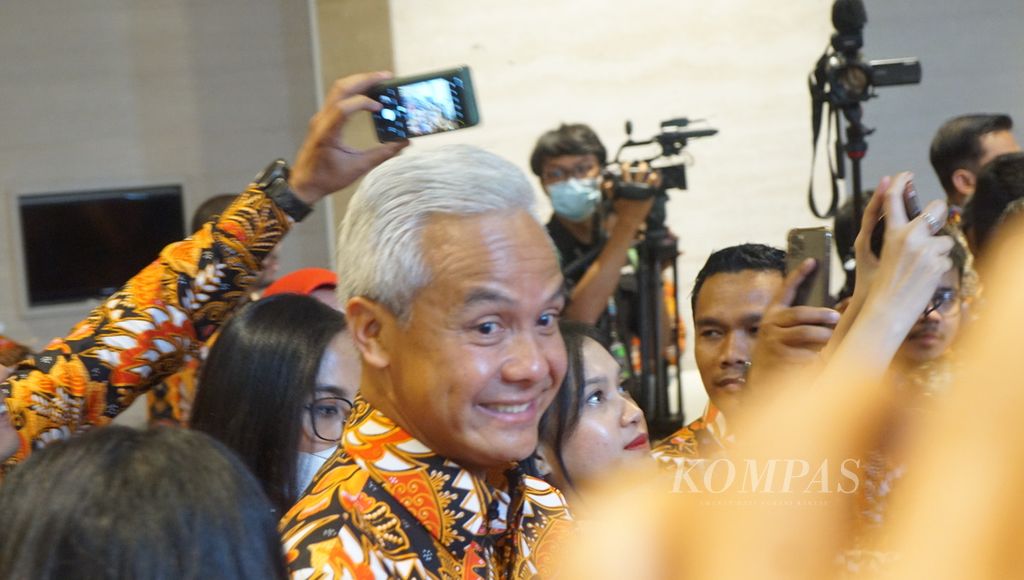 Gubernur Jawa Tengah Ganjar Pranowo seusai mendatangi pembukaan Munas Ke-17 Hipmi, di Kota Surakarta, Jawa Tengah, Senin (21/11/2022). 