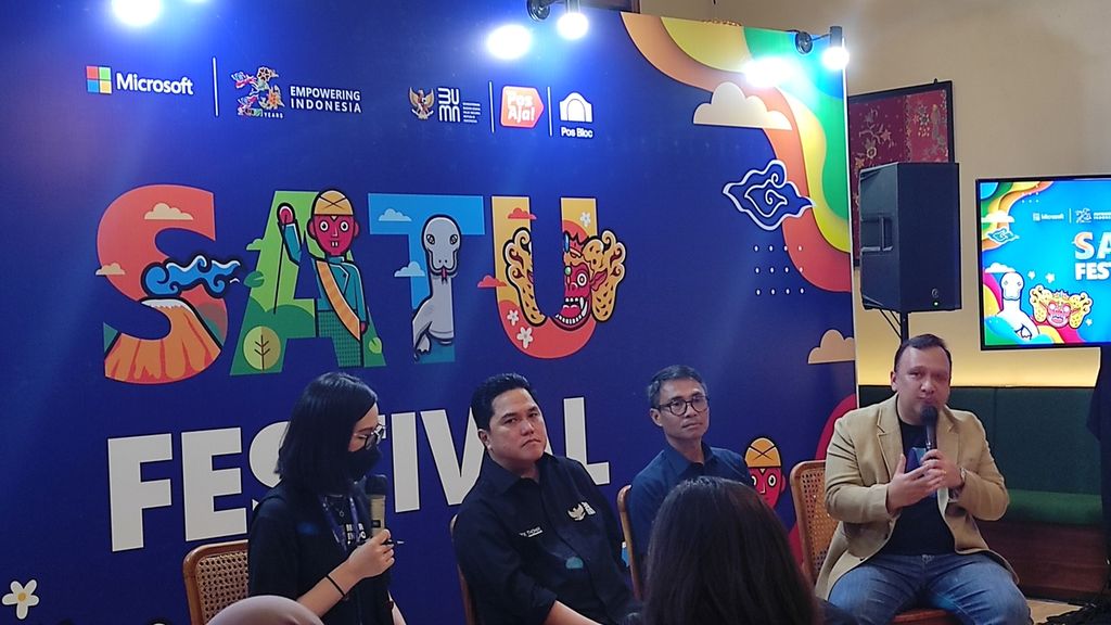 Dari kiri ke kanan, Menteri BUMN Erick Thohir, Direktur Utama Pos Indonesia Faizal Rochmad Djoemadi, dan Presiden Direktur Microsoft Indonesia Dharma Simorangkir dalam konferensi pers Festival Satu, Kamis (10/11/2022), di Jakarta.