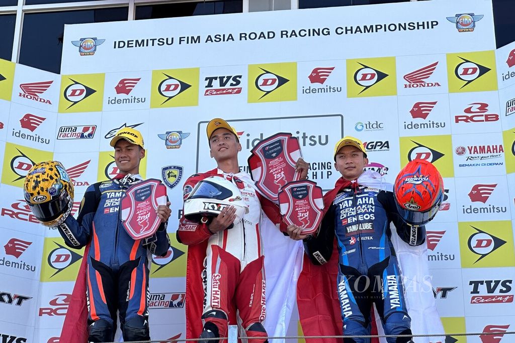 Tiga pebalap Indonesia berhasil naik podium pada balapan pertama kelas AP250 (Asia Production 250 cc) di ajang Idemitsu FIM-Asia Road Racing Championship 2023 di Sirkuit Internasional Pertamina Mandalika, Kuta, Pujut, Lombok Tengah, Nusa Tenggara Barat, Sabtu (12/8/2023).  