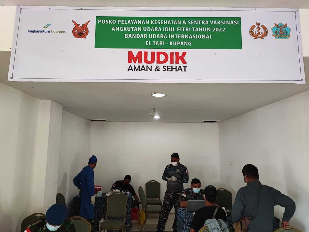 Health posts, one of the three Homecoming Posts during Eid al-Fitr at El Tari Kupang Airport, on Monday (25/4/2022). In addition to vaccinations, this post also examines the health of prospective and arriving passengers.