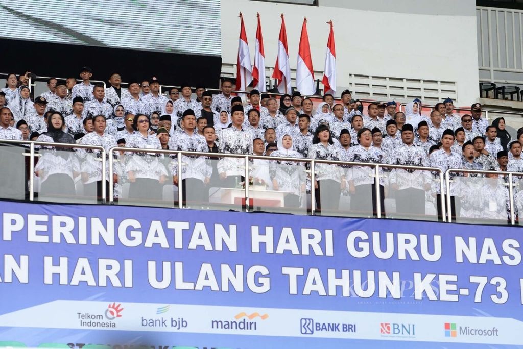 Lebih dari 44.000 guru memperingati Hari Guru dan hari jadi ke-73 PGRI di Stadion Pakansari, Bogor, Sabtu (1/12/2018).