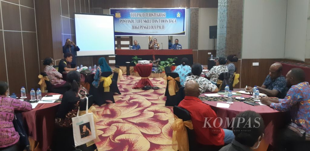 Pelatihan tutor lembaga pendidikan anak usia dini yang diselenggarakan Dinas Pendidikan Perpustakaan dan Arsip Daerah Provinsi Papua di Jayapura pada 8 November 2022.