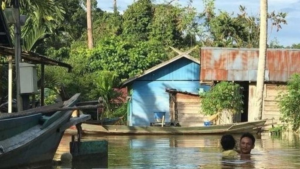Banjir akibat luapan Sungai Mentaya melanda wilayah Antang Kalang, Kabupaten Kotawaringin Timur, Kalteng, pada Rabu (5/10/2022).