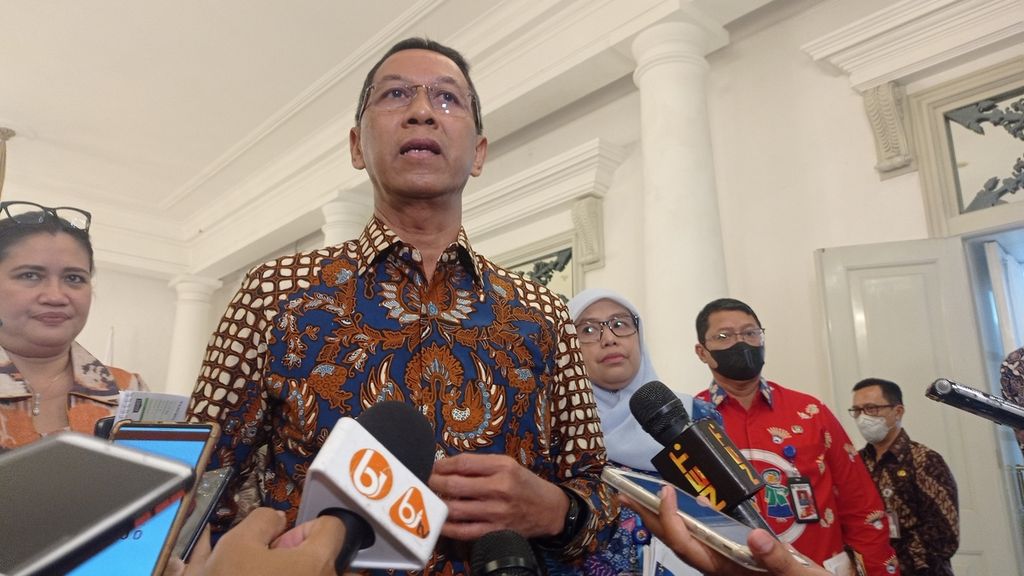 Pj Gubernur DKI Jakarta Heru Budi Hartono seusai rapat pimpinan di Balai Kota Jakarta, Kamis (29/12/2022).