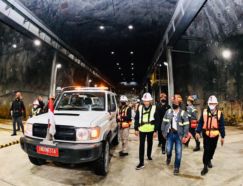 Presiden Joko Widodo melihat langsung proses dan aktivitas penambangan bawah tanah yang terletak di Grasberg Block Cave (GBC) Underground, Kabupaten Mimika, Provinsi Papua, Kamis (1/9/2022).