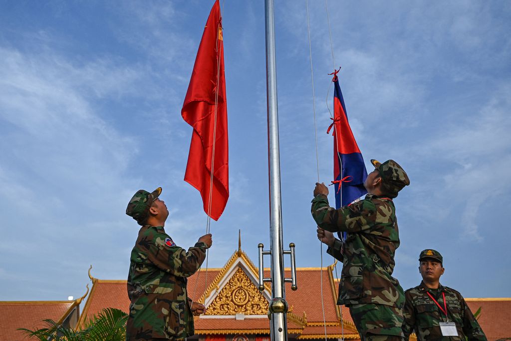 Two Cambodian soldiers raised the flags of China and Cambodia at the start of the joint military exercise of Golden Dragon 2024 at the military police base in Kampong Chhnang, Cambodia, on May 16, 2024.