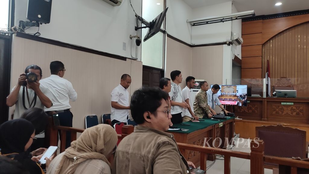 Kuasa hukum pemohon Firli Bahuri, Ian Iskandar, dalam sidang pembacaan putusan terhadap permohonan praperadilan Firli Bahuri di Pengadilan Negeri Jakarta Selatan, Selasa (19/12/2023). 