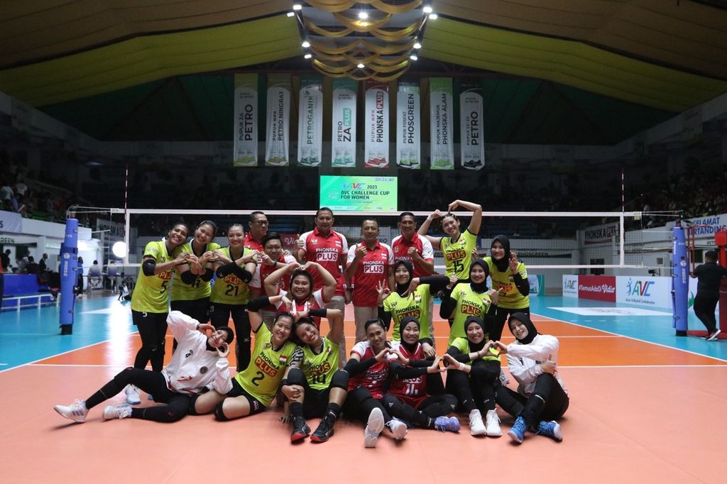 The players and coach of the Indonesian national volleyball team expressed their joy after successfully securing a spot in the semifinals of the 2023 AVC Challenge Cup without losing a single set at the Tri Dharma Sports Hall in Gresik, East Java on Friday (June 23, 2023).