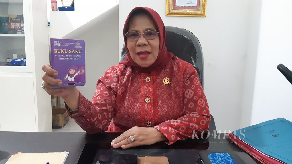 Anggota Komisi V DPRD Lampung Aprilliati memberikan tanggapan terkait kasus kekerasan seksual di Lampung, Jumat (27/1/2023). 