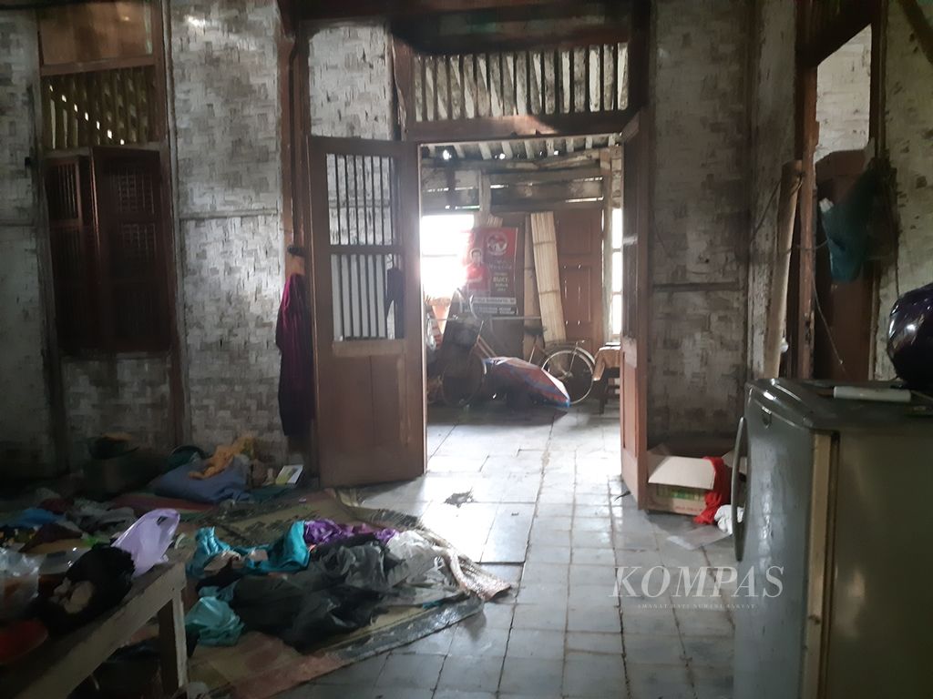 Kondisi rumah yang berantakan di Kroya, Cilacap, Jawa Tengah, November 2019. Depresi dapat diperburuk dengan kondisi rumah yang berantakan.