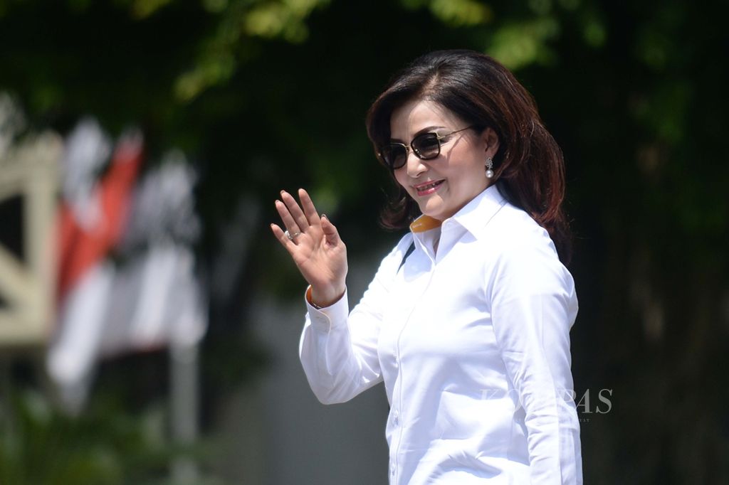 South Minahasa Regent, Christiany Eugenia Paruntu, paid a visit to the Presidential Palace complex in Jakarta on Monday, October 21, 2019.
