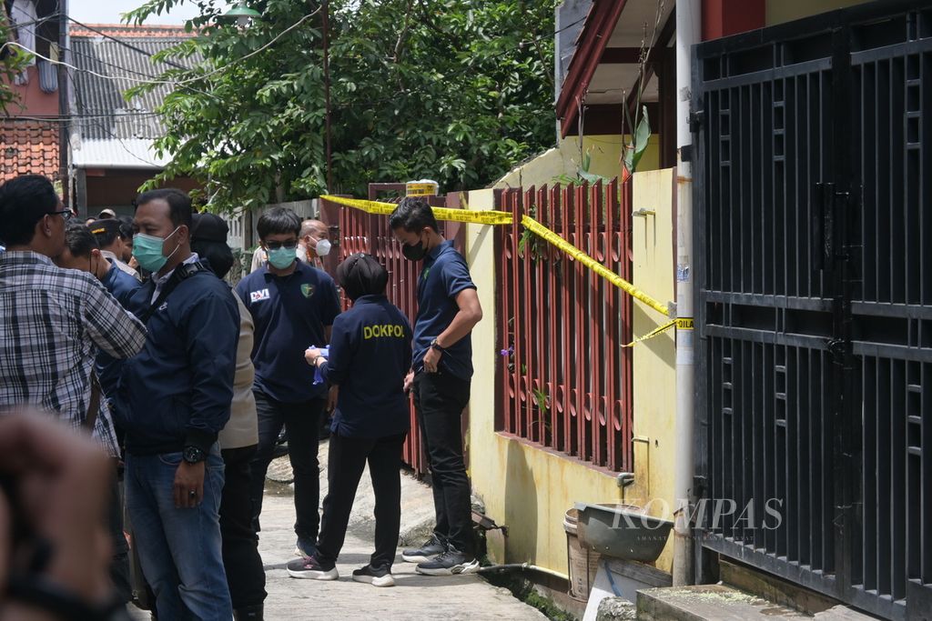 Kondisi rumah kontrakan tempat ditemukan dua perempuan yang tewas terkubur, di Harapan Jaya, Bekasi Utara, pada Selasa (28/2/2023) siang.