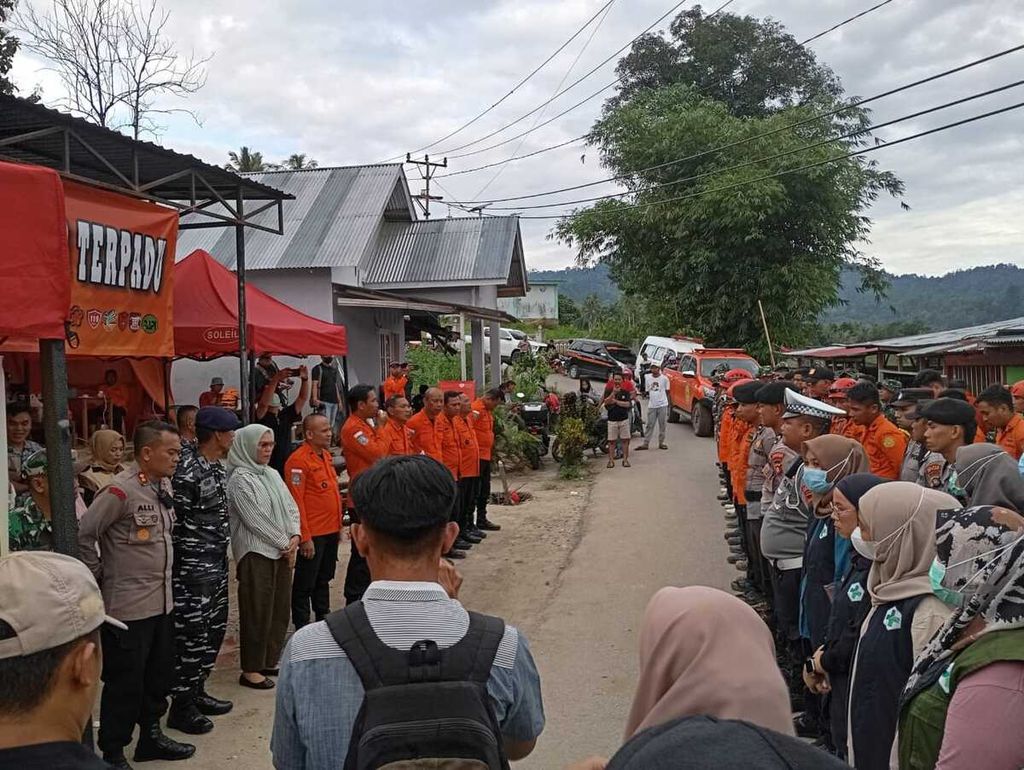 Operasi SAR longsor Bone Bolango, Gorontalo, ditutup pada hari ketujuh, Sabtu (13/7/2024). Sebanyak 27 orang tewas, 283 orang selamat, dan 15 lainnya masih hilang. Penutupan dilakukan dengan alasan cuaca ekstrem yang berpotensi terjadinya bencana susulan. 