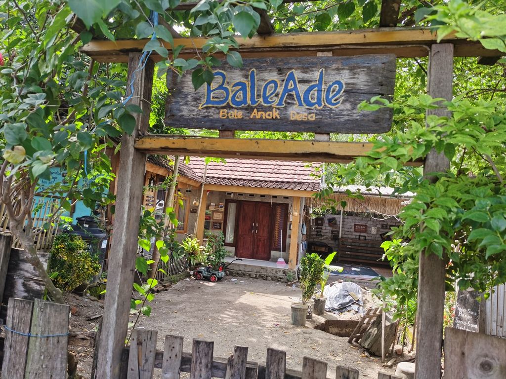 Sanggar Bale Ade di Dusun Medas Bedugul, Desa Taman Sari, Kecamatan Gunung Sari, Lombok Barat, Nusa Tenggara Barat, Jumat (16/9/2022).