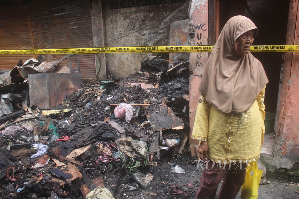 Sisa kebakaran di kawasan Pasar Lama, Kecamatan Tangerang, Kota Tangerang, Minggu (24/9/2023).