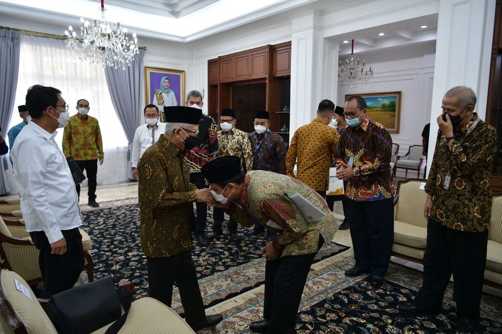 Wakil Presiden Ma’ruf Amin menerima audiensi Kepala Badan Pelaksana dan Ketua Dewan Pengawas Badan Pengelola Keuangan Haji (BPKH) beserta jajarannya di Kediaman Resmi Wapres, Jakarta Pusat, Senin pagi (15/8/2022). 