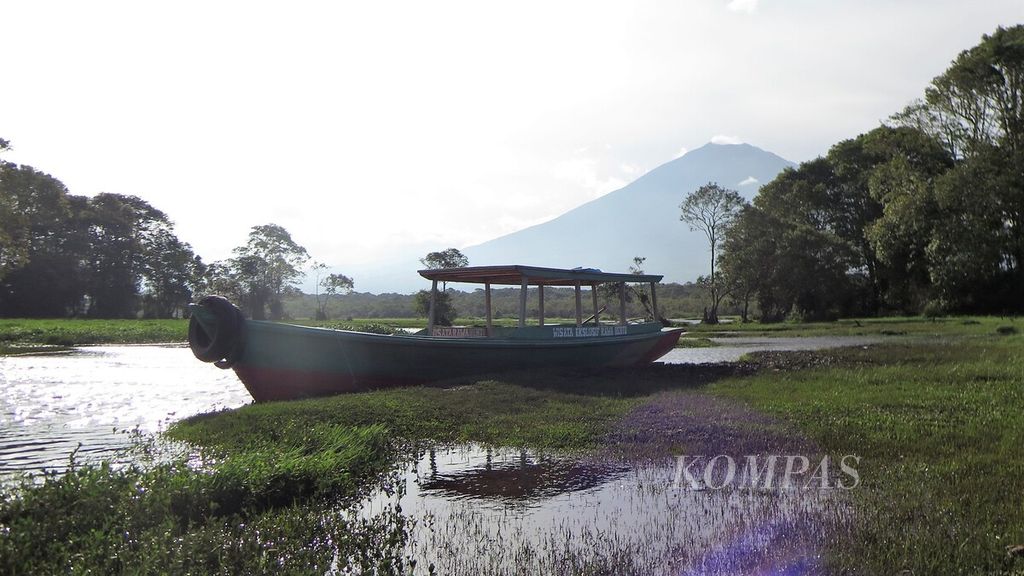 Potensi wisata Rawa Bento yang diapit Gunung Kerinci dan Gunung Tujuh berada di kawasan Taman Nasional Kerinci Seblat, Selasa (22/3/2022).
