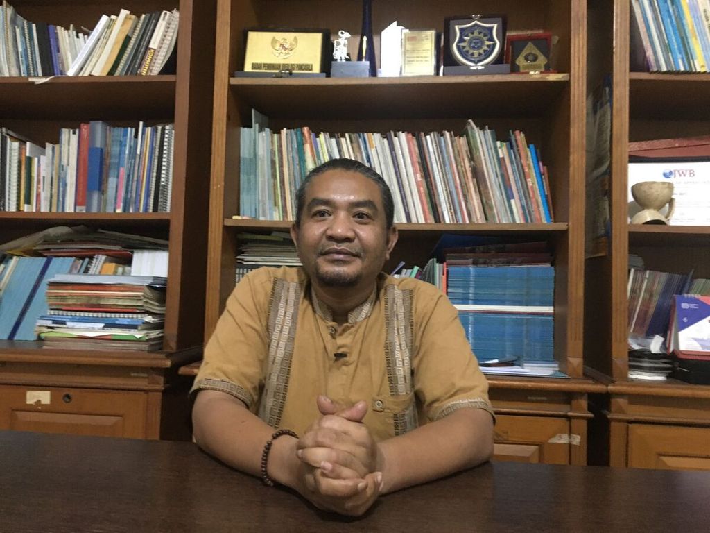 Ketua Umum Serikat Buruh Migran Indonesia Hariyanto Suwarno saat ditemui di Jakarta, Senin (7/8/2023).